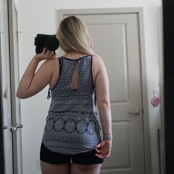 Roxy Women's Keep Me Woven Tie Side Camisole Navy Patterned Top Size Small - Picture 4 of 6